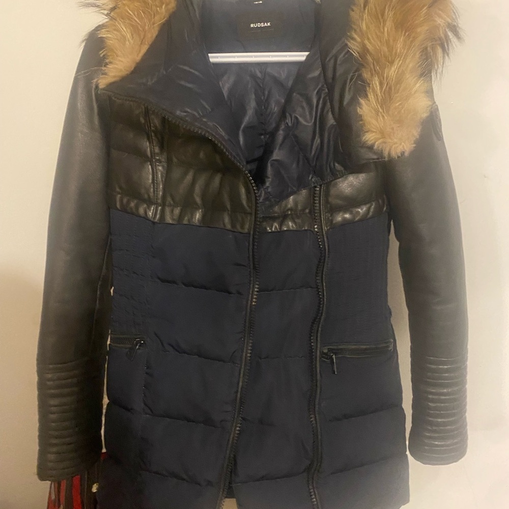 RUDSAK Women's Black and Navy Puffer Coat with Faux Fur